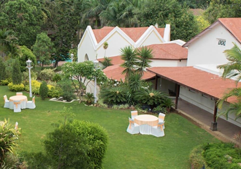 Cama Rajputana Club Resort Mount Abu Esterno foto